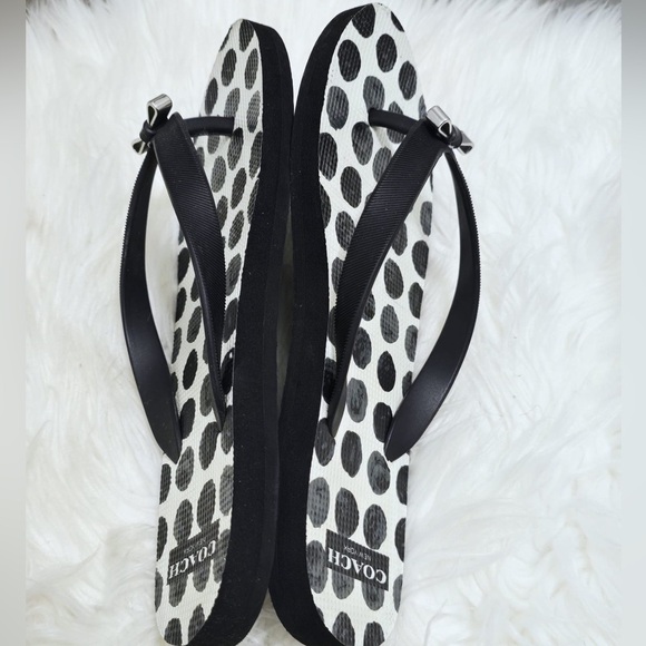 Coach Polka Dot Flip Flop Sandals Slippers. 🌴✌️ - Picture 4 of 6